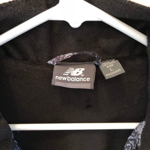 New balance jacket size L - Picture 2 of 5